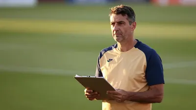 Manchester United face losing academy prospects James Scanlon and Habeeb Ogunneye to Arsenal, while seeking a transfer...