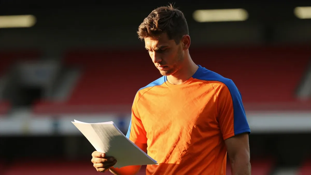 Arsenal are close to signing 19-year-old winger James Scanlon and 20-year-old right-back Habeeb Ogunneye from Manchester...